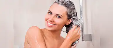 Las personas que tienen cabello rizado pueden lavarse menos días. ¿Cada cuántos días debes lavarte el cabello? La ciencia te responde