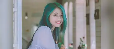 Te presentamos la tendencia que promete teñir el cabello sin necesidad de decolorarlo Maquillaje para el cabello, la nueva tendencia de Instagram