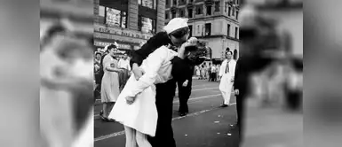 Primer beso robado en Times Square en 1945 Primer beso robado en Times Square en 1945