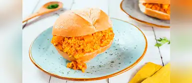 Te dejamos la receta del pan con salchicha huachana Empieza tu mañana con un delicioso pan con salchicha huachana