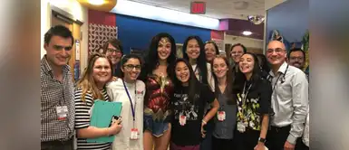 Gal Gadot visita hospital de niños con cáncer vestida de "Wonder Woman" Gal Gadot visita hospital de niños con cáncer vestida de "Wonder Woman"