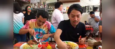 Japoneses prueban por primera vez el pollo a la brasa Así reaccionaron dos japoneses al probar pollo a la brasa por primera vez