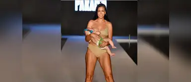 Modelo amamanta a bebé en pasarela Modelo asombra al público al dar de amamantar a su bebé en pasarela