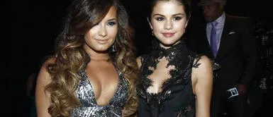 Selena Gomez y Demi Lovato tuvieron una fuerte amistad hasta que las circunstancias las alejaron. Selena Gomez envió mensaje de ánimos a Demi Lovato, tras conocer su estado de salud