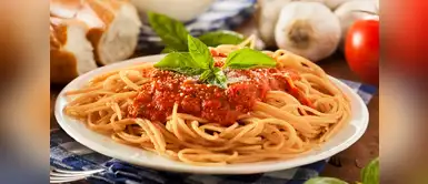 Los tallarines rojos es uno de nuestros platos banderas queridos y deseados por muchos. (Foto: Captura Video YouTube) ¿Cuántas calorías hay en un plato de Tallarines rojos?