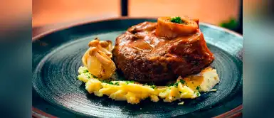 El osobuco de ternera, es una receta contundente que saciará tu apetito Aprende a preparar un exquisito osobuco de ternera