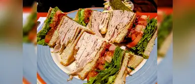 Receta del club sándwich Prepara un contundente club sándwich doble queso para el desayuno