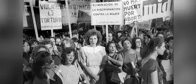 Marcha a favor de la legalización del aborto en 1984 Un 8 de agosto de 1984 las mujeres también marcharon a favor de la legalización del aborto