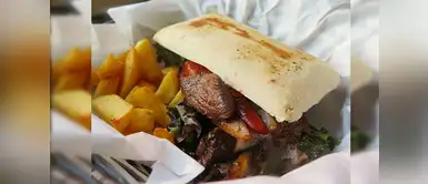 Exquisito pan con lomo al jugo para un desayuno contundente Exquisito pan con lomo al jugo para un desayuno contundente