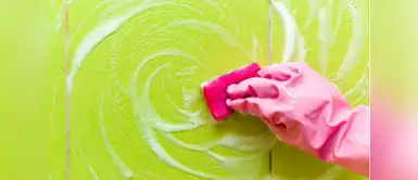 Quita los residuos de la ducha con estos dos trucos Con estos dos sencillos trucos quitarás todos los residuos de jabón en la ducha