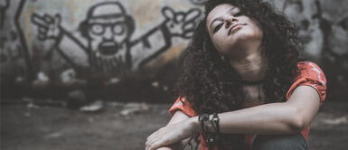 Lee este poema para encender la llama de tu independencia. Estas son las palabras que necesitas para ser una mujer libre y fuerte