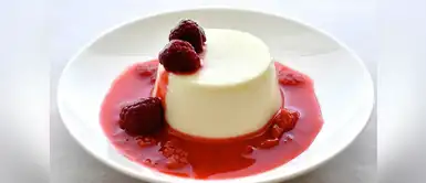 ¿Cómo se prepara el mousse de leche condensada con salsa de frutos rojos? Disfruta de un delicioso mousse de leche condensada