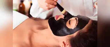 Con esta mascarilla de carbono tu piel recuperara su brillo. Prepara tu propia mascarilla negra en tan solo 5 minutos