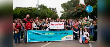 El porteo es una técnica que se ha puesto de moda para fortalecer la conexión entre padre e hijo. Mira cómo fue la caminata “Portea Perú”