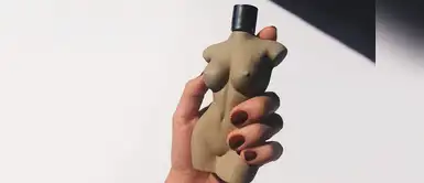 Previamente, Kim Kardashian había sido criticada por los ideales de belleza poco realistas que mostraba en sus campañas publicitarias. Kim Kardashian fotografía a mujeres con celulitis para la campaña de su nueva fragancia