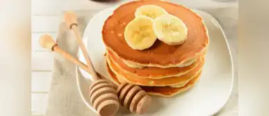 Panqueques saludables cubiertas con deliciosas frutas harán tu mañana feliz Panqueques saludables cubiertas con deliciosas frutas harán tu mañana feliz