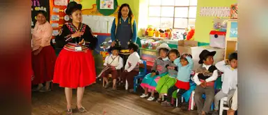 Brisayda Aruhuanca, la joven que enseña a hablar aimara a niños de Puno Brisayda Aruhuanca, la joven que enseña a hablar aimara a niños de Puno