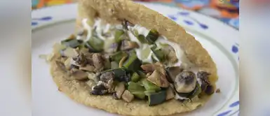 Prepara unas ricas quesadillas de champiñones con queso y batido de banana Prepara unas ricas quesadillas de champiñones con queso y batido de banana