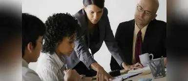 Solo 9.2 % de cargos de directores es ocupado por mujeres Solo 9.2 % de cargos de directores es ocupado por mujeres