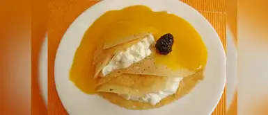 Degusta esta tarde un buenísimo crepe en salsa de durazno Degusta esta tarde un buenísimo crepe en salsa de durazno