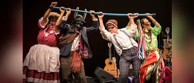 Los Músicos Ambulantes: creación colectiva del Grupo Cultural Yuyachkani Los Músicos Ambulantes: creación colectiva del Grupo Cultural Yuyachkani