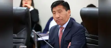 Moisés Mamani es suspendido por 120 días sin goce de haber Moisés Mamani es suspendido por 120 días sin goce de haber