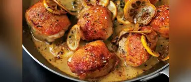 Disfruta un exquisito pollo asado con limón y ensalada de tofu con champiñones Disfruta un exquisito pollo asado con limón y ensalada de tofu con champiñones