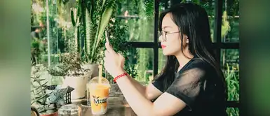 Mujer jugó todo el día con su celular y quedó ciega Mujer jugó todo el día con su celular y quedó ciega