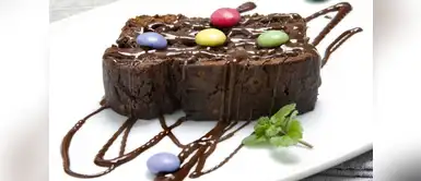 Prueba un delicioso brownie de oreo con lentejitas Prueba un delicioso brownie de oreo con lentejitas