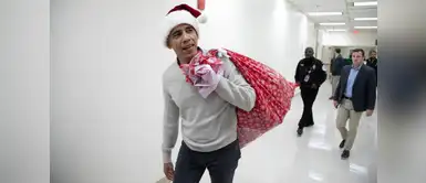 Barack Obama se disfrazó de Papá Noel y sorprendió a niños de hospital Barack Obama se disfrazó de Papá Noel y sorprendió a niños de hospital
