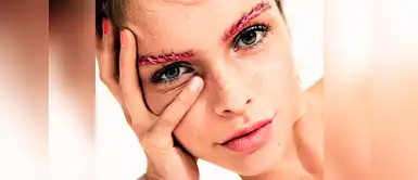 Si te empiezan a salir granitos en un lado específico de tu rostro o en la línea de la mandíbula, puede ser debido a tu celular. 12 hábitos que estás haciendo y que quizás no sabías que te están causando acné