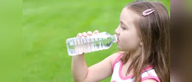 ¿Sabes qué cantidad de agua deben tomar los niños en verano? ¿Sabes qué cantidad de agua deben tomar los niños en verano?