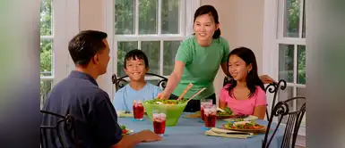 ¡Súper mamá! Tips para darle a tus hijos una buena alimentación ¡Súper mamá! Tips para darle a tus hijos una buena alimentación