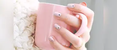 ¿Quieres variar tu manicure francesa sin lucir extravagante? Mira estos diseños. ¿Quieres variar tu manicure francesa sin lucir extravagante? Mira estos diseños.