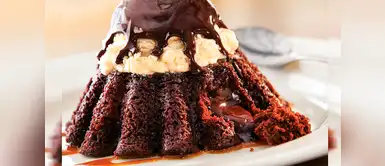 Sorprende a los que amas con un rico volcán de chocolate con helado Sorprende a los que amas con un rico volcán de chocolate con helado