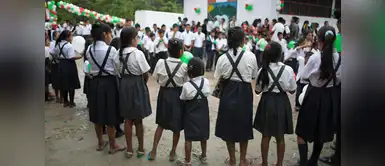 Según estudio, uso de faldas escolares limita derechos fundamentales Según estudio, uso de faldas escolares limita derechos fundamentales