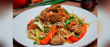 Disfruta de tu domingo en familia con un rico tallarín saltado al estilo chifa Disfruta de tu domingo en familia con un rico tallarín saltado al estilo chifa