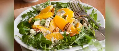 ¡Sorprende a tu familia con esta ensalada de lechuga con naranja y nueces! ¡Sorprende a tu familia con esta ensalada de lechuga con naranja y nueces!