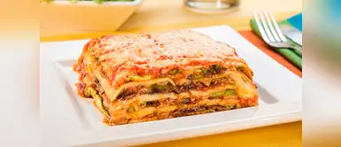 Disfruta de una deliciosa lasaña de zapallito italiano con carne molida Disfruta de una deliciosa lasaña de zapallito italiano con carne molida