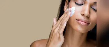 Así debes de re-aplicar el bloqueador después de la base de maquillaje Así debes de re-aplicar el bloqueador después de la base de maquillaje