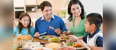 Comer en compañía evitaría tener sobrepeso, explica especialista Comer en compañía evitaría tener sobrepeso, explica especialista