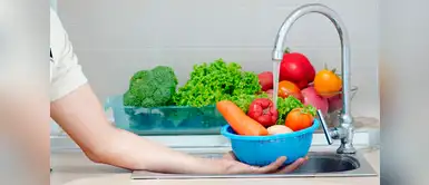 Esta es la manera correcta de lavar la lechuga y fresa Esta es la manera correcta de lavar la lechuga y fresa