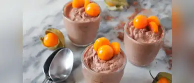 ¡Postre andino! Mousse de chocolate fácil con aguaymantos ¡Postre andino! Mousse de chocolate fácil con aguaymantos
