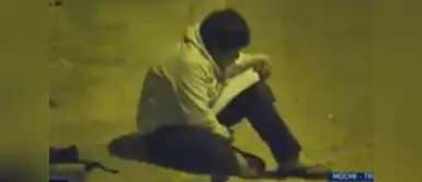 ¡Gran ejemplo! Niño usa alumbrado público para hacer sus tareas de colegio ¡Gran ejemplo! Niño usa alumbrado público para hacer sus tareas de colegio