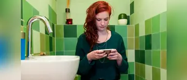 ¿Sabías que ir al baño con tu celular te puede ocasionar hemorroides? ¿Sabías que ir al baño con tu celular te puede ocasionar hemorroides?