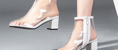 Los zapatos transparentes son una opción para cualquier estilo de vestir. ¿Qué tan riesgoso es para tu salud el usar zapatos transparentes?