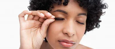 Descubre las 5 reglas básicas que debes seguir si usas pestañas postizas Descubre las 5 reglas básicas que debes seguir si usas pestañas postizas