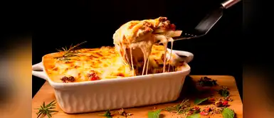 ¡Crocante y sabrosa! Pollo horneado con papas gratinadas y queso ¡Crocante y sabrosa! Pollo horneado con papas gratinadas y queso