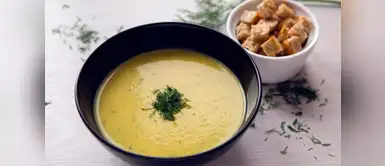 Este invierno engríete con una rica crema de calabacín con almendras y pollo Este invierno engríete con una rica crema de calabacín con almendras y pollo