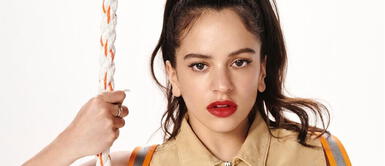 Rosalía muestra su nuevo y extravagante diseño de uñas Rosalía muestra su nuevo y extravagante diseño de uñas